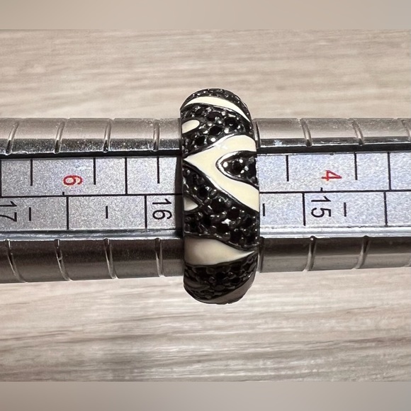 Designer Hidalgo Sterling Silver White Enamel & Black Cubic Zirconia Band Ring - Picture 7 of 7